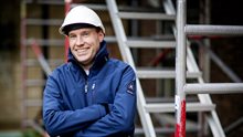 Man met helm