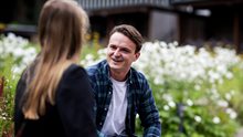 Jongen in tuin