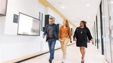 3 collega's lopen 1
