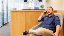 Man stoel bellen