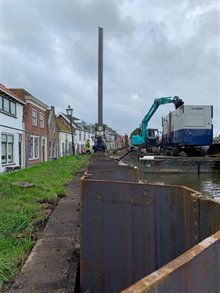 gedrukte damwanden tegen oude