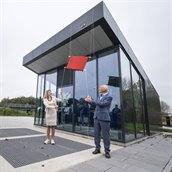 De onthulling van het vleermuizenverblijf